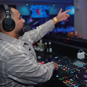 DJ gallery image